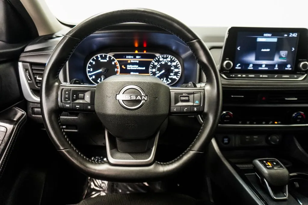 2025 Nissan Rogue SV, photo 10