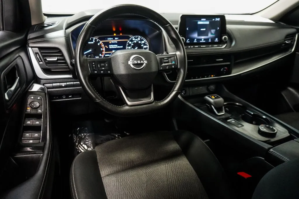 2025 Nissan Rogue SV, photo 9
