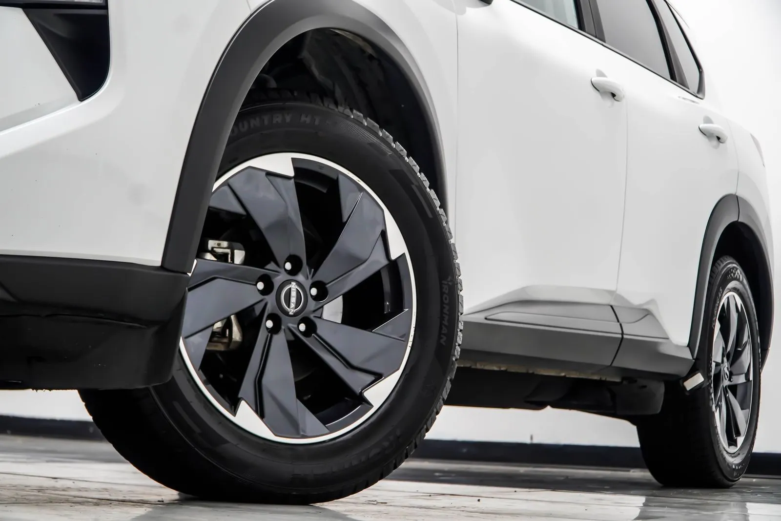 2025 Nissan Rogue SV, photo 2