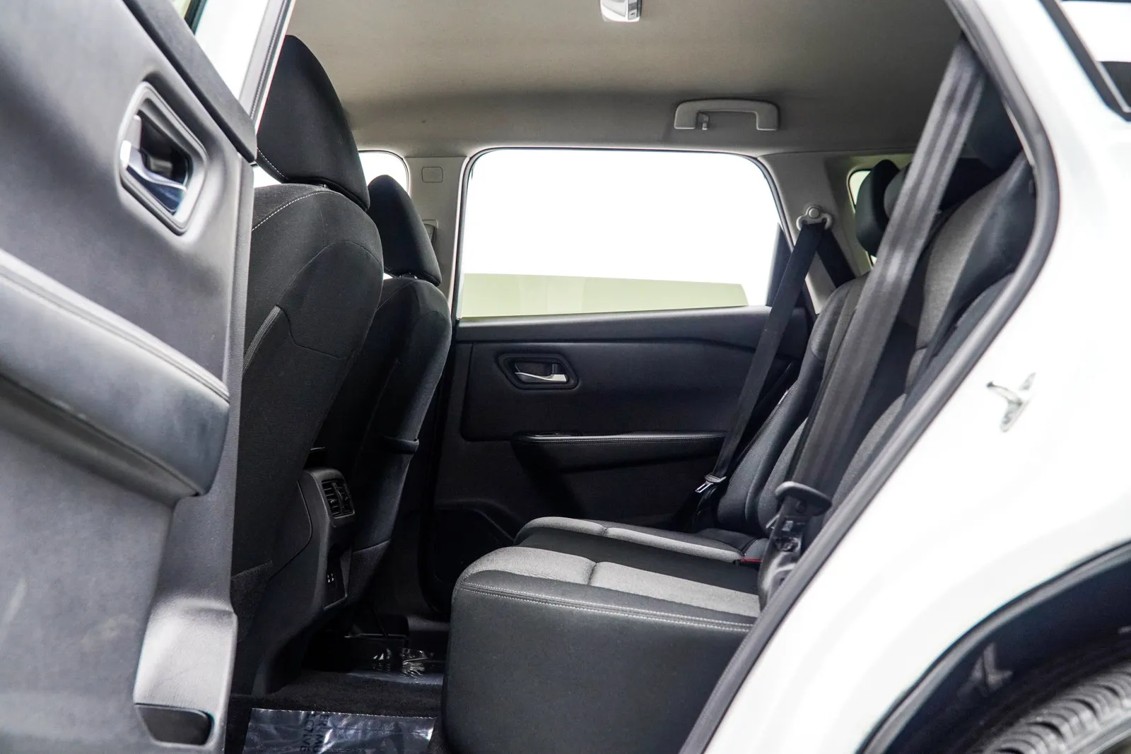 2025 Nissan Rogue SV, photo 32