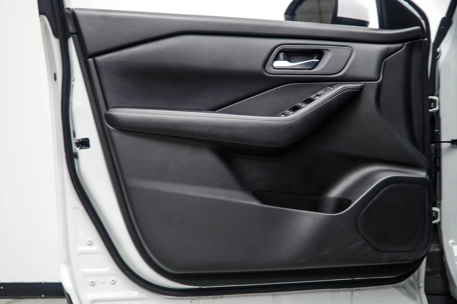 2025 Nissan Rogue SV, photo 28