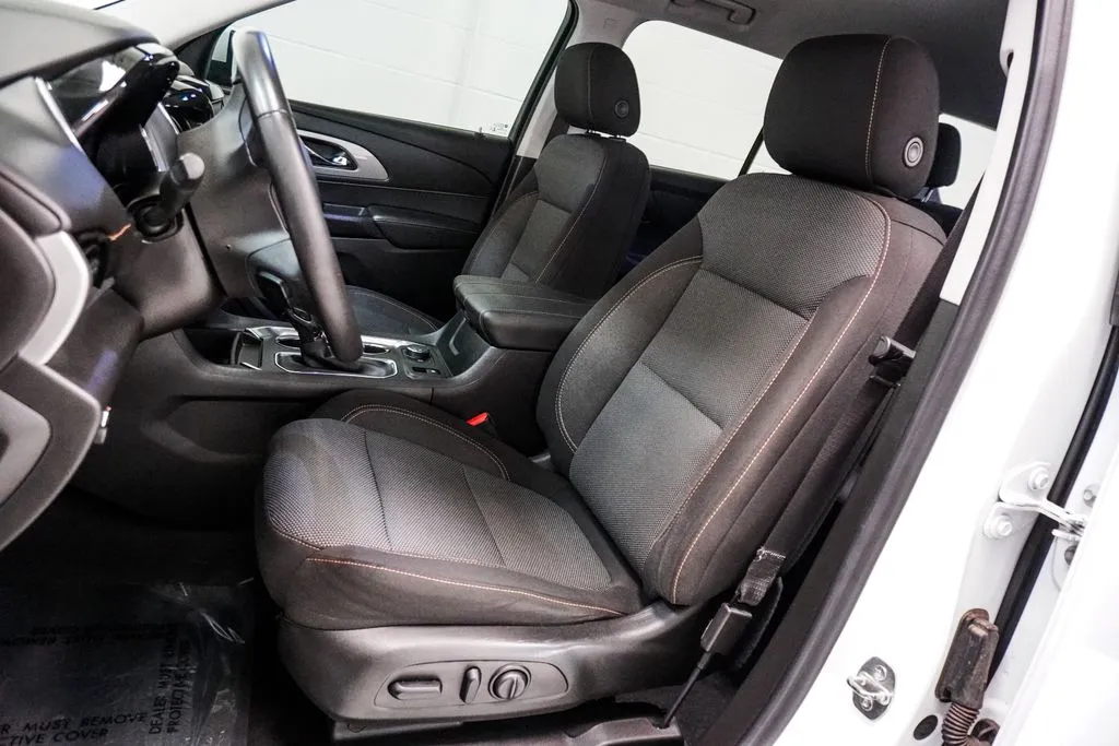 2021 Chevrolet Traverse LT, photo 4