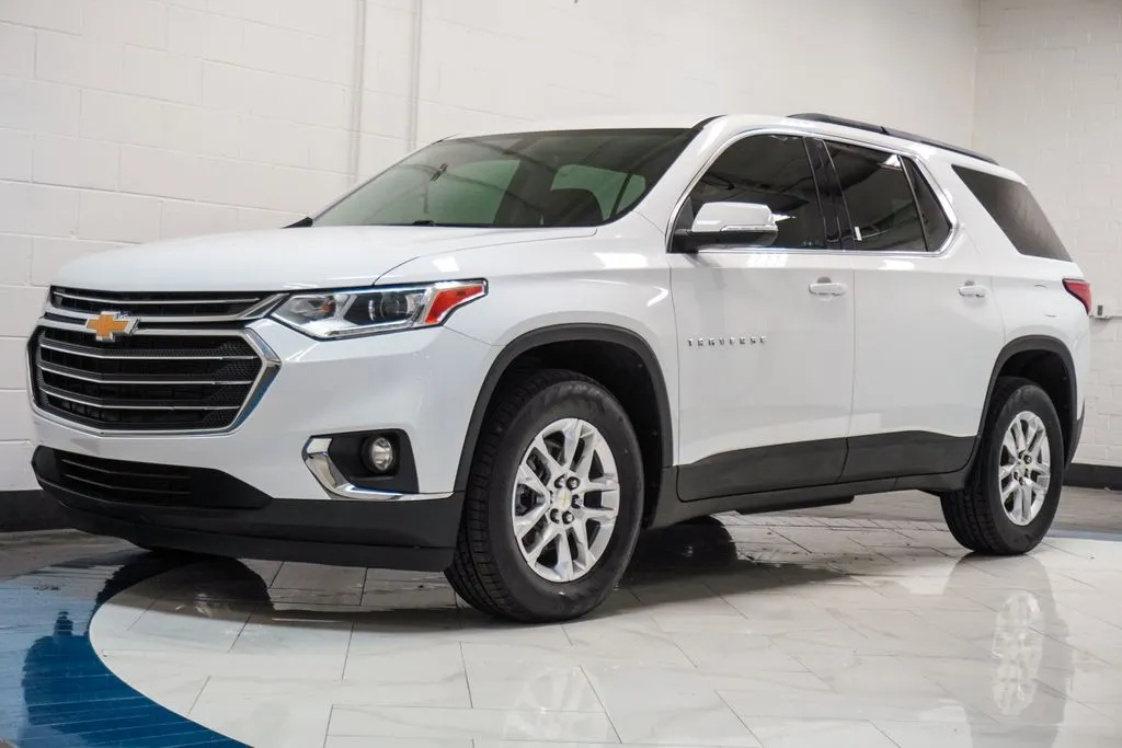 2021 Chevrolet Traverse LT, photo 2