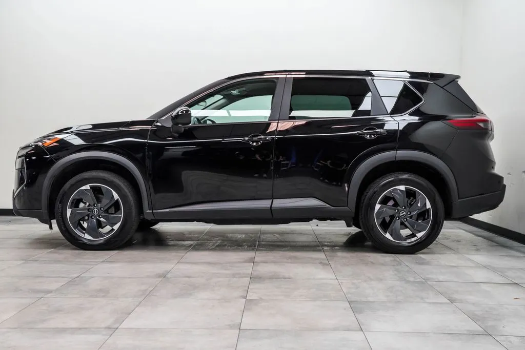 2025 Nissan Rogue SV, photo 9