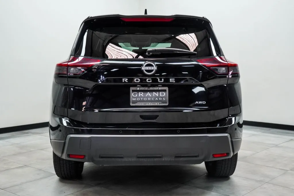 2025 Nissan Rogue SV, photo 10