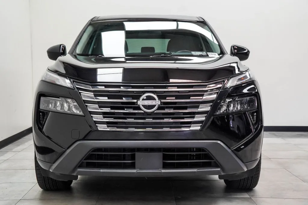 2025 Nissan Rogue SV, photo 5