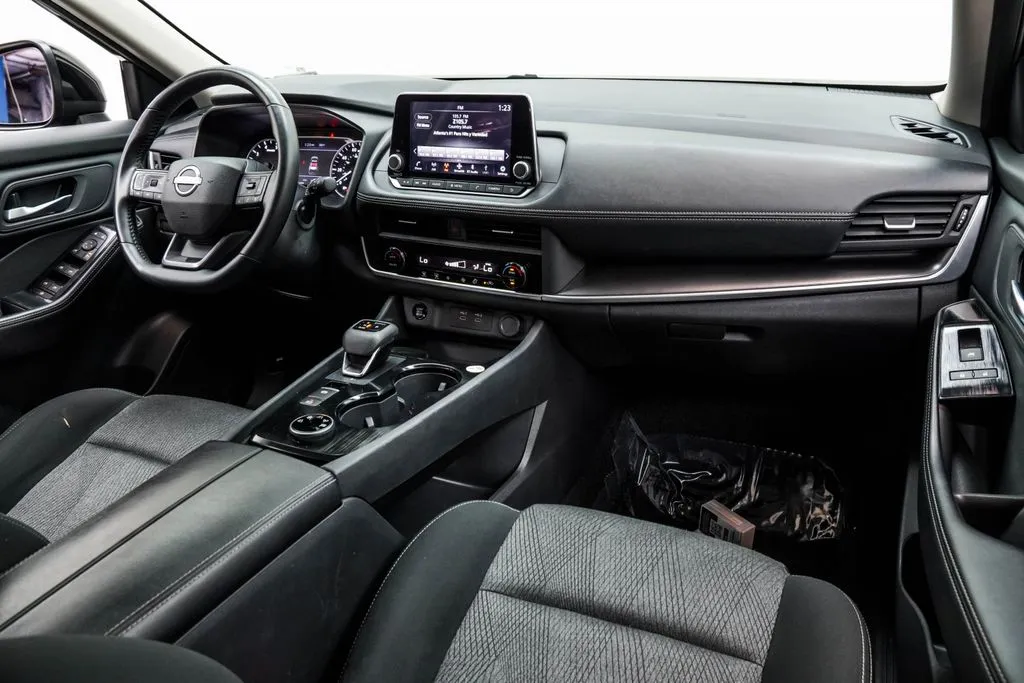2025 Nissan Rogue SV, photo 20