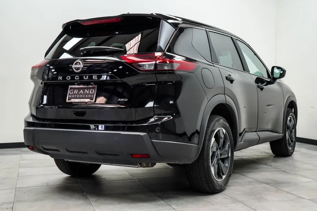 2025 Nissan Rogue SV, photo 12