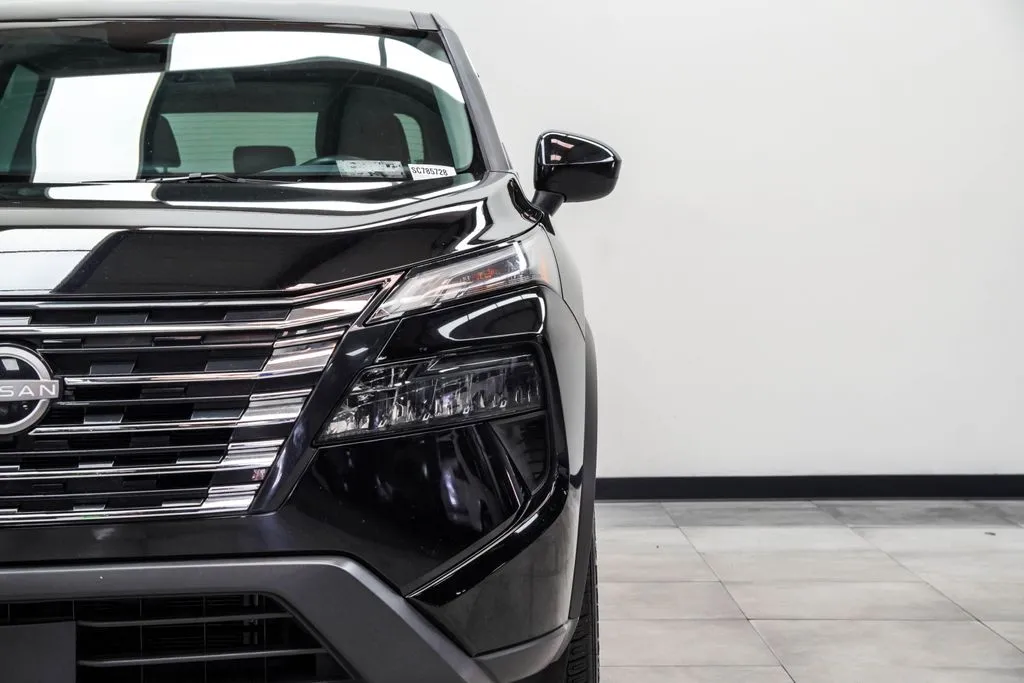 2025 Nissan Rogue SV, photo 7