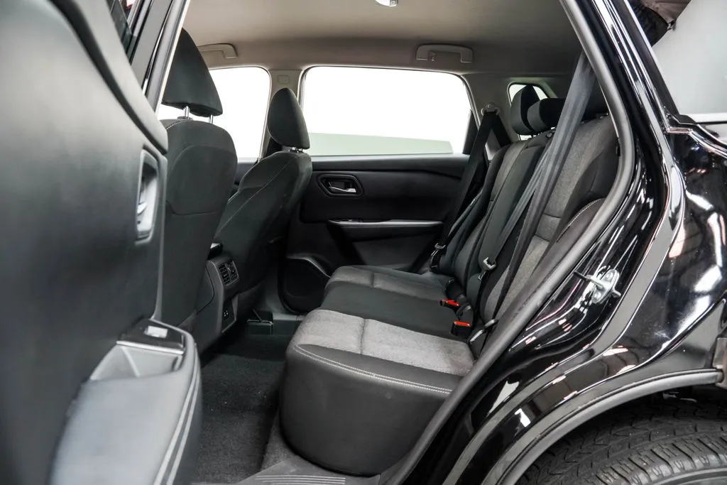 2025 Nissan Rogue SV, photo 18