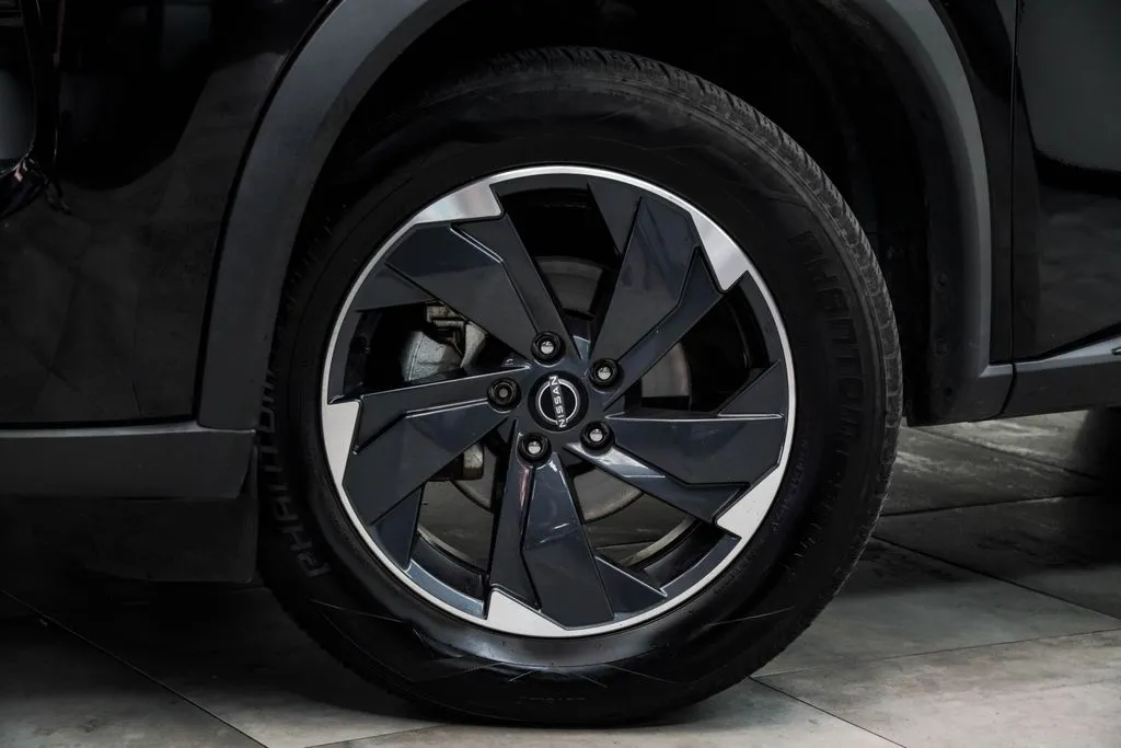 2025 Nissan Rogue SV, photo 4
