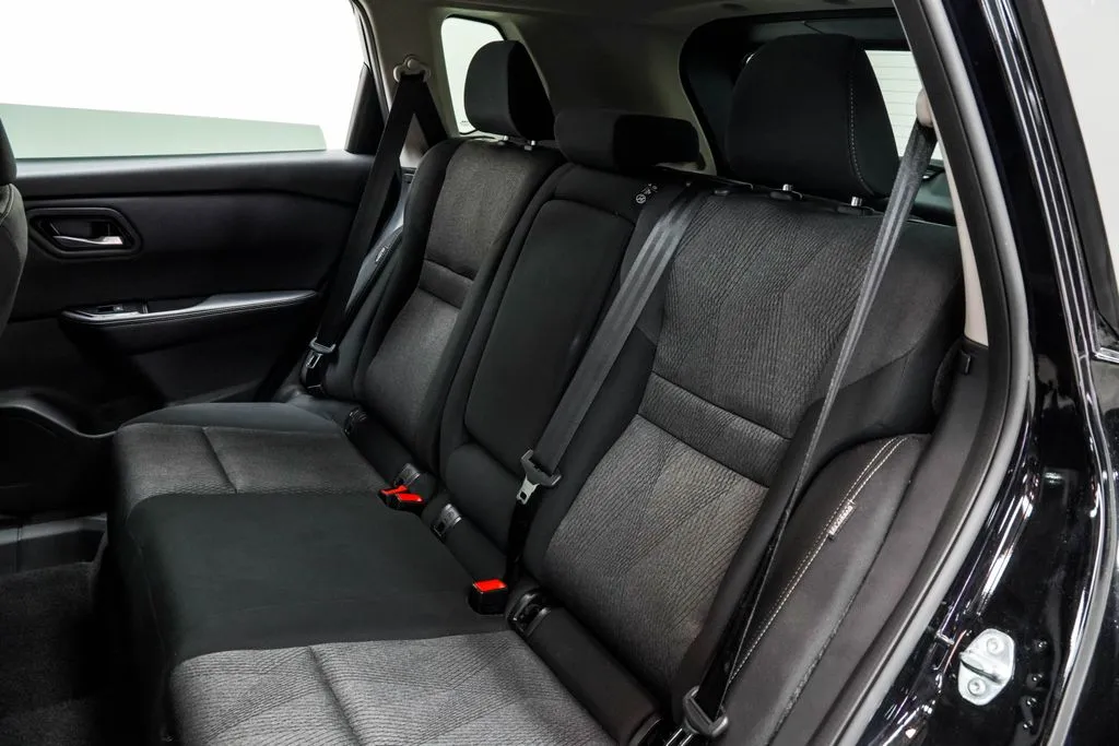 2025 Nissan Rogue SV, photo 17
