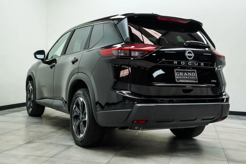 2025 Nissan Rogue SV, photo 11