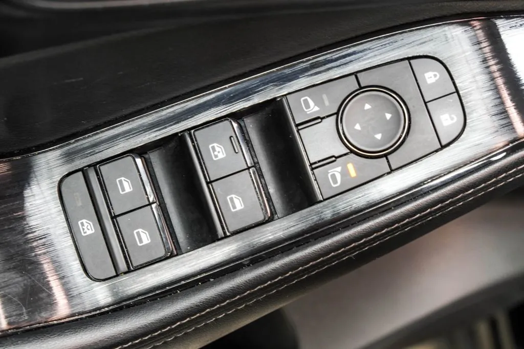 2025 Nissan Rogue SV, photo 35