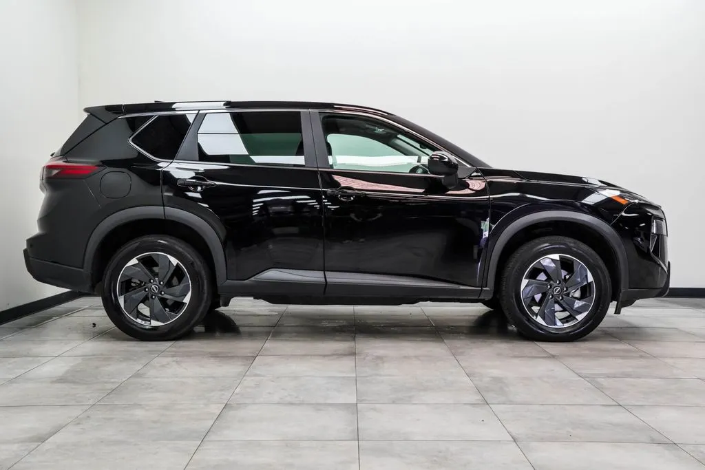 2025 Nissan Rogue SV, photo 6