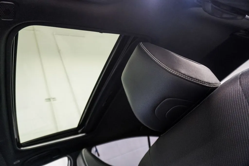 2025 Toyota Camry SE, photo 5