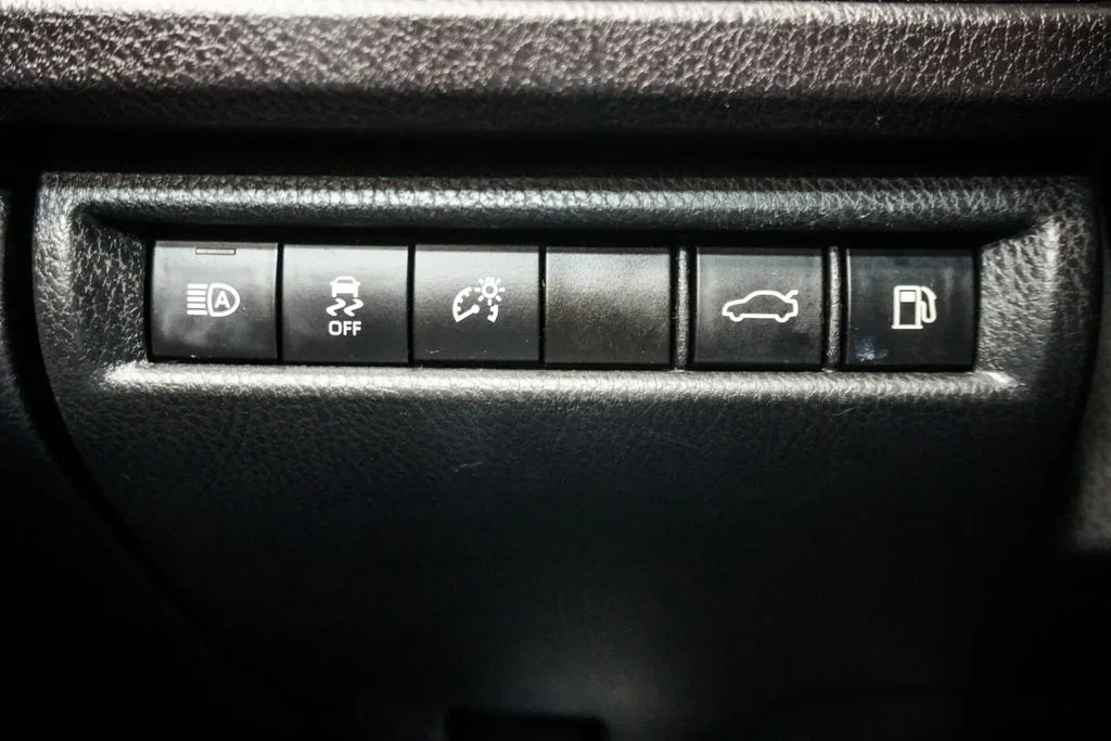 2025 Toyota Camry SE, photo 20