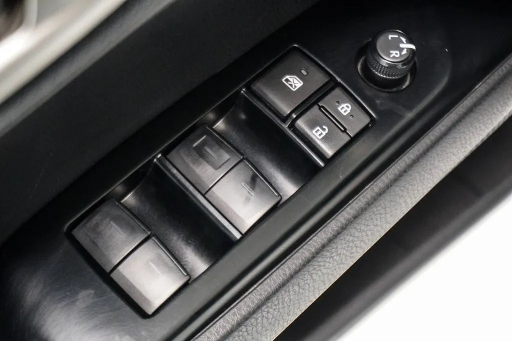 2025 Toyota Camry SE, photo 19