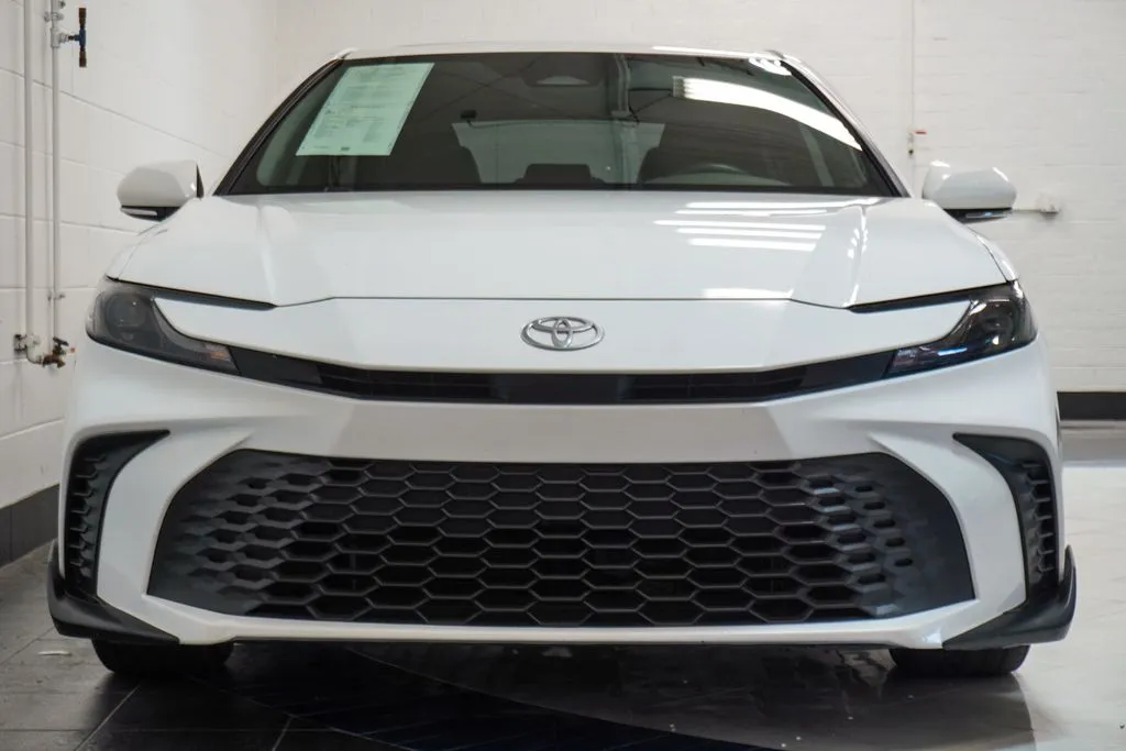 2025 Toyota Camry SE, photo 32