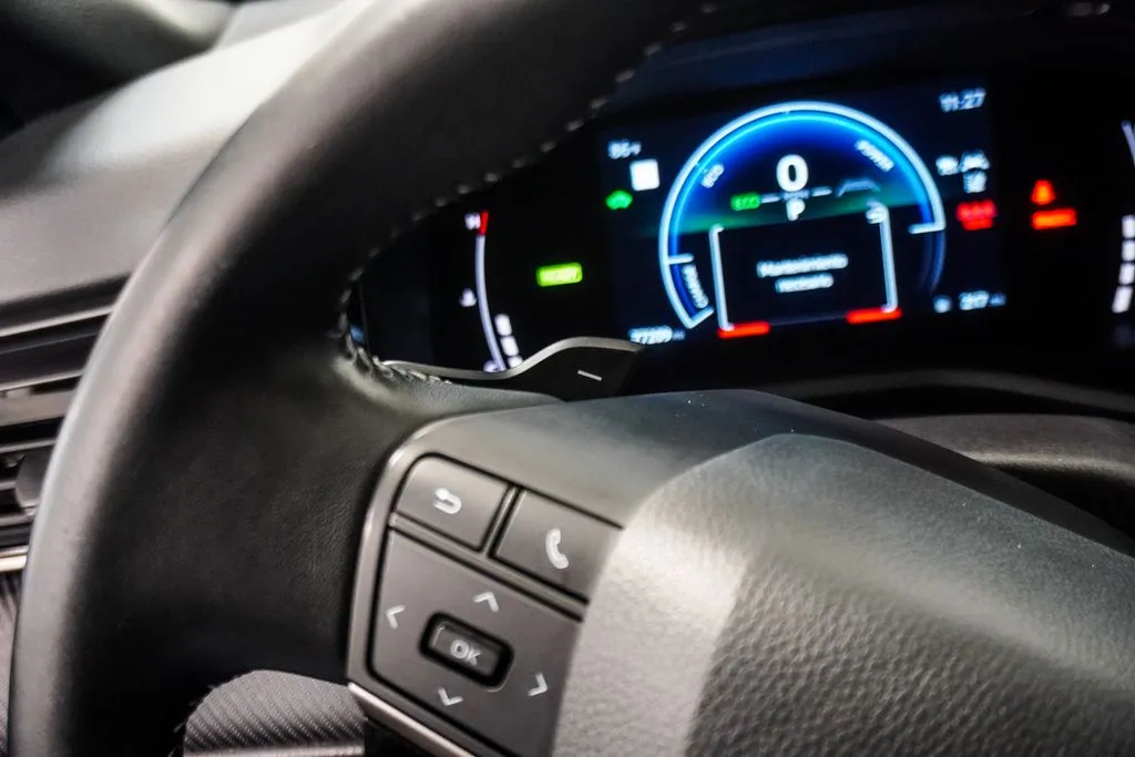 2025 Toyota Camry SE, photo 15