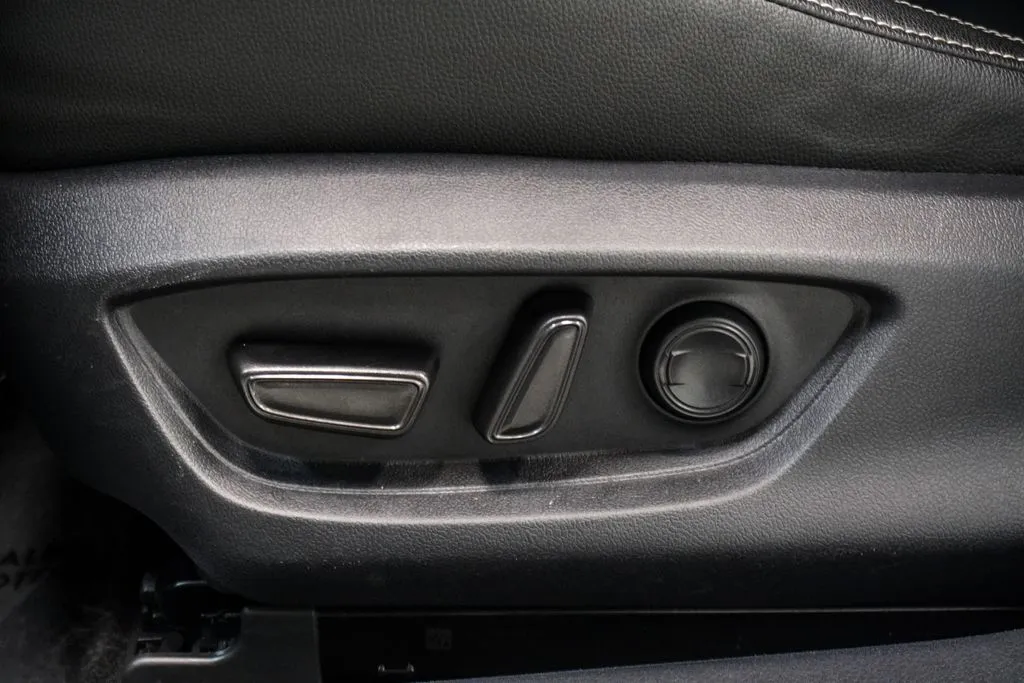 2025 Toyota Camry SE, photo 4