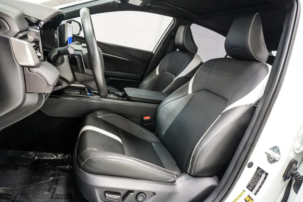 2025 Toyota Camry SE, photo 3