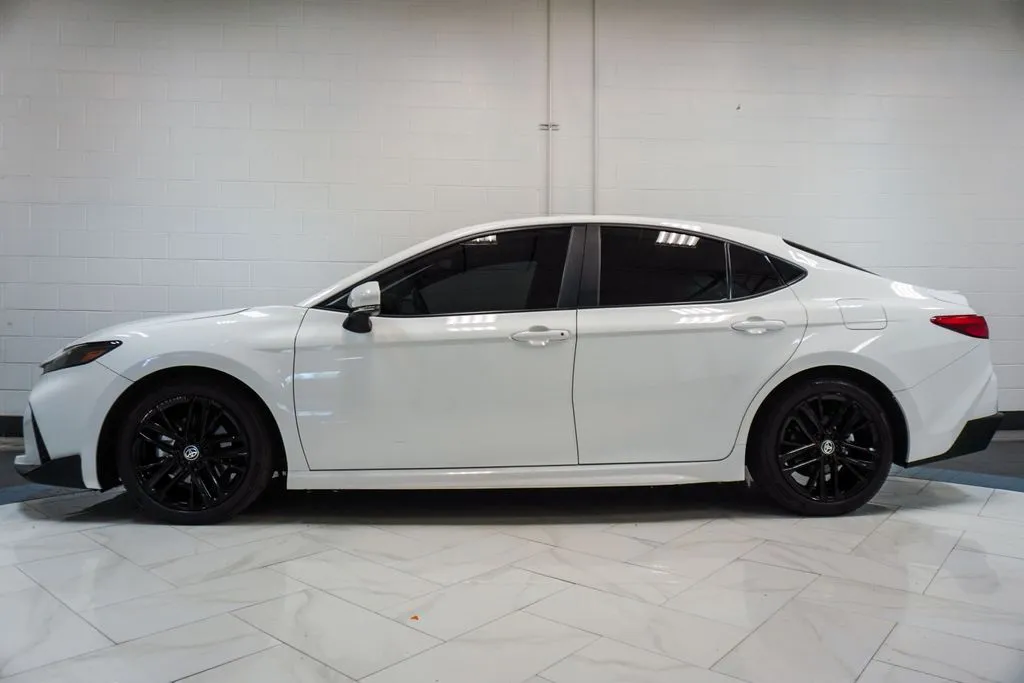 2025 Toyota Camry SE, photo 30