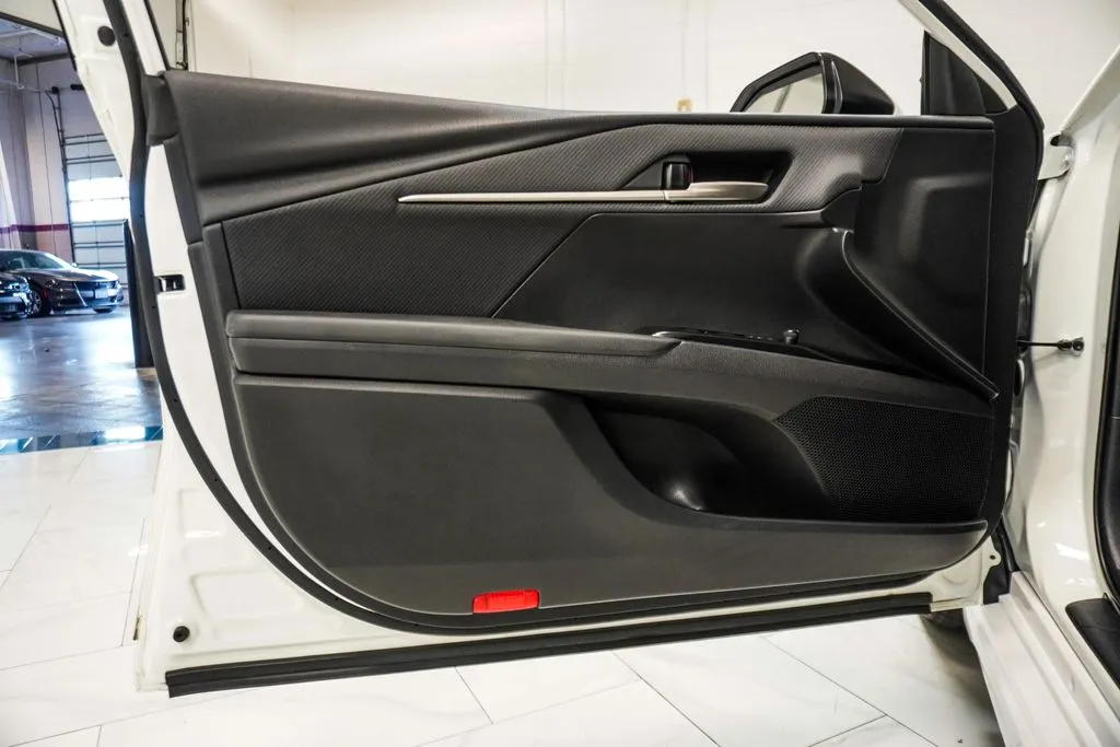 2025 Toyota Camry SE, photo 18