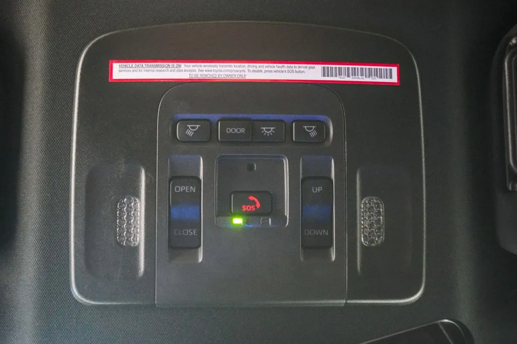 2025 Toyota Camry SE, photo 24