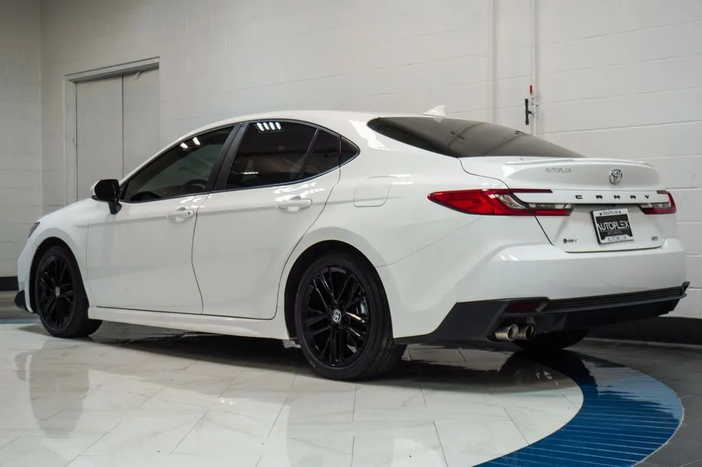 2025 Toyota Camry SE, photo 29