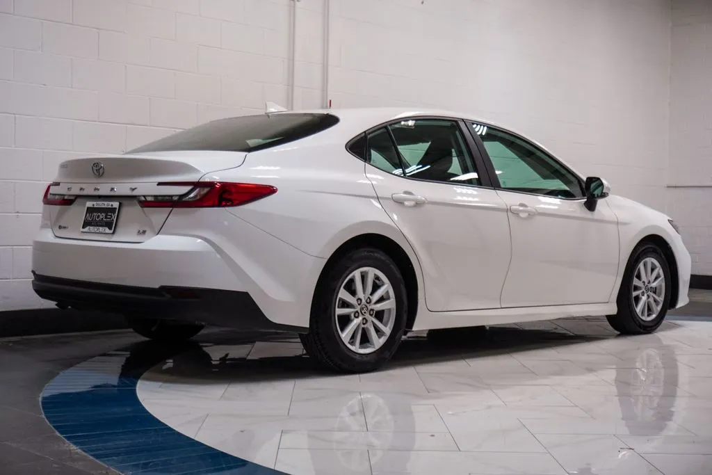 2025 Toyota Camry LE, photo 21