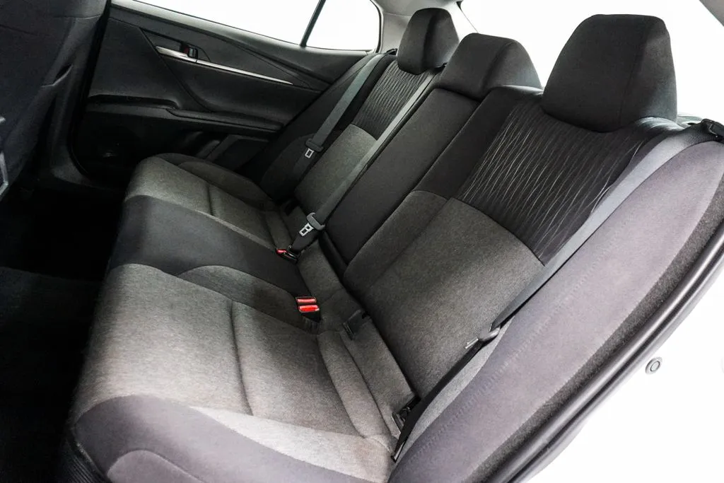 2025 Toyota Camry LE, photo 5