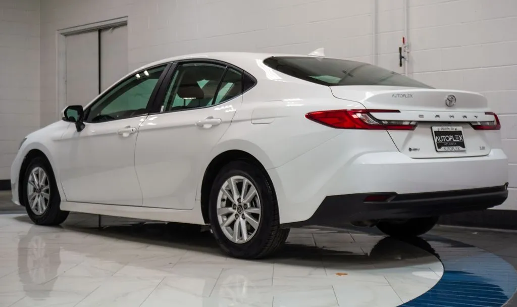 2025 Toyota Camry LE, photo 22