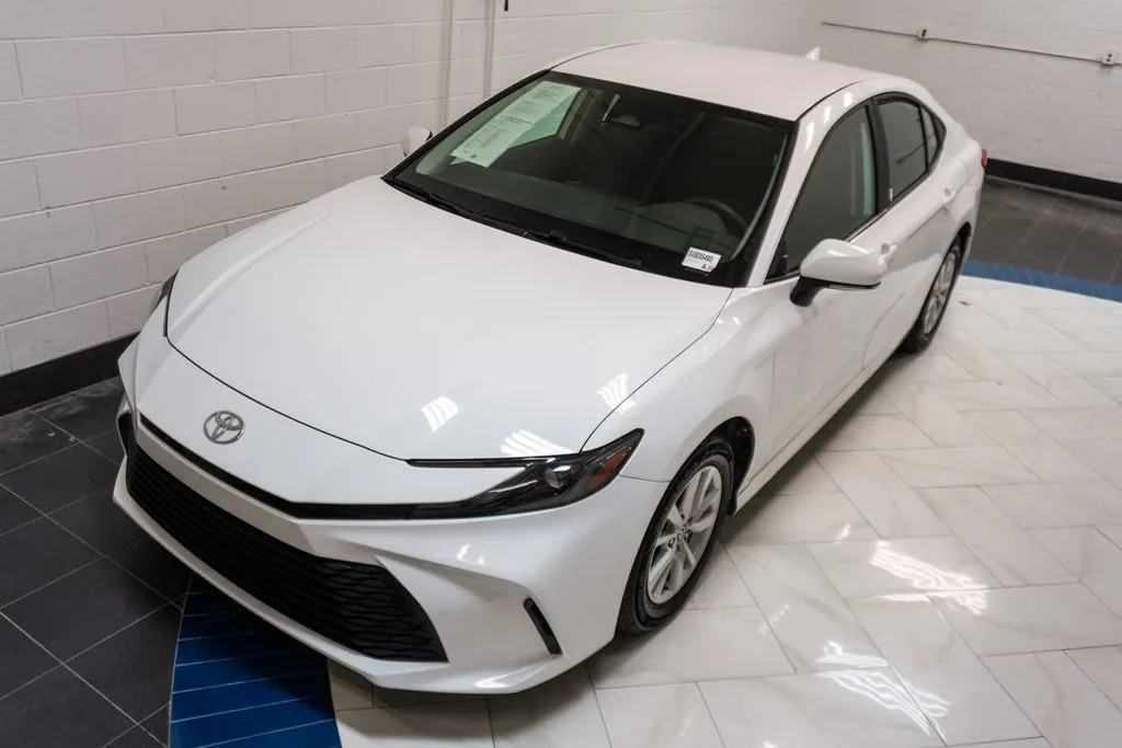 2025 Toyota Camry LE, photo 29