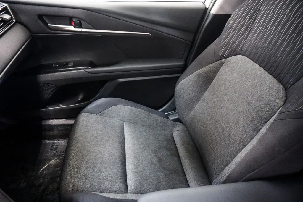 2025 Toyota Camry LE, photo 19