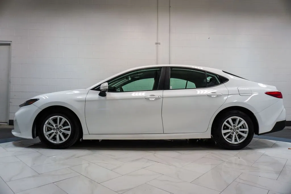 2025 Toyota Camry LE, photo 23