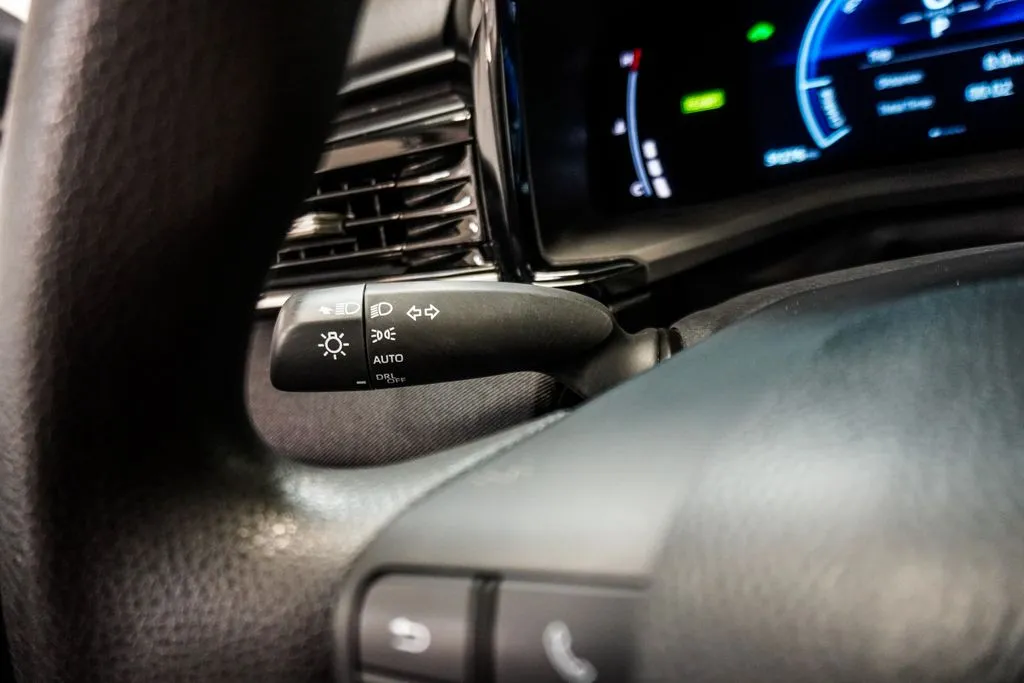 2025 Toyota Camry LE, photo 13