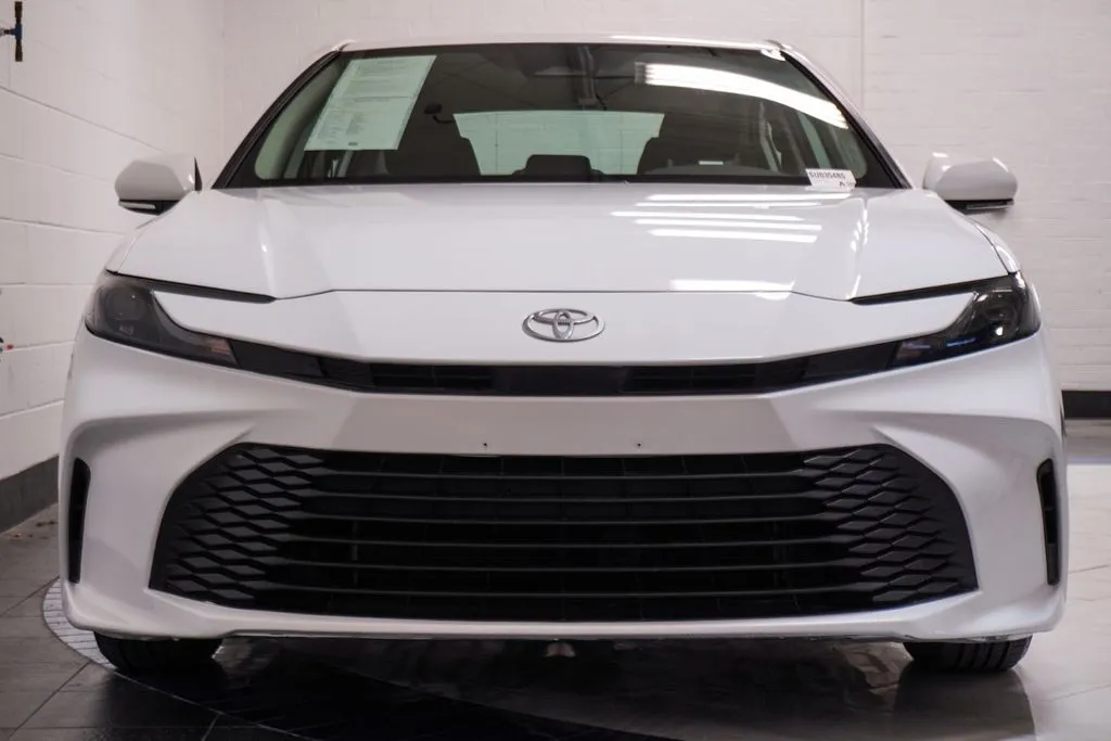 2025 Toyota Camry LE, photo 25