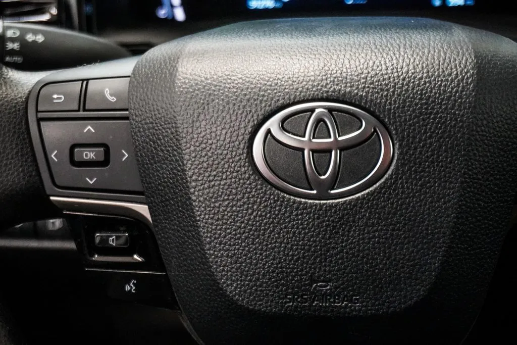 2025 Toyota Camry LE, photo 11