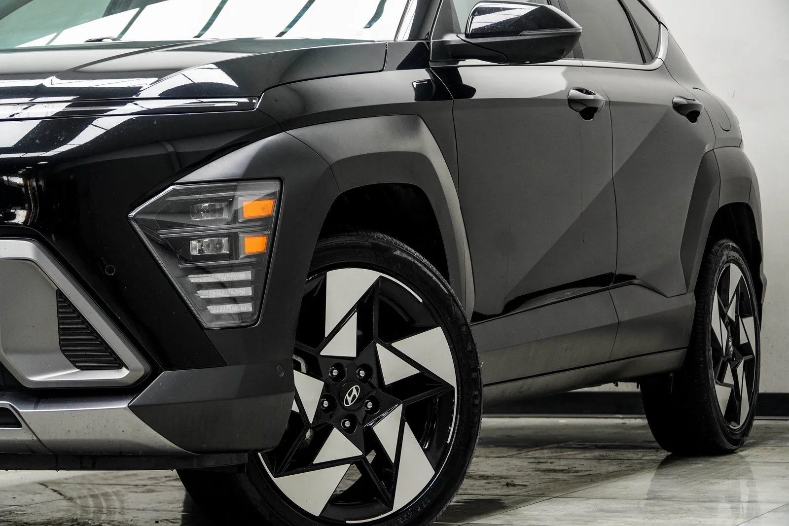 2024 Hyundai Kona Limited, photo 2