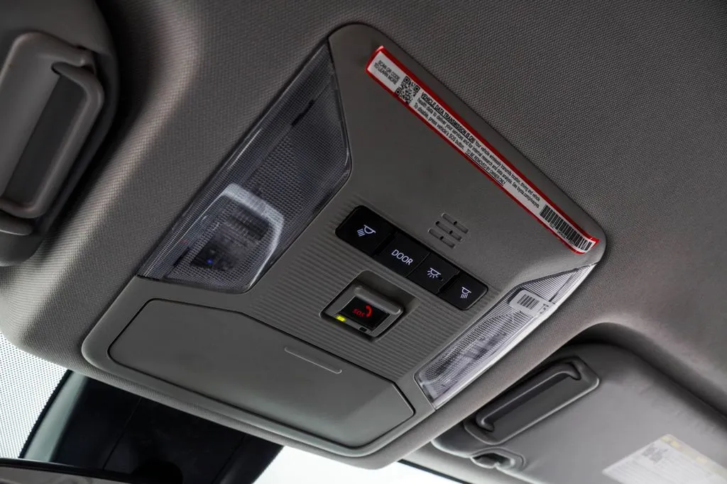 2025 Toyota RAV4 Hybrid XLE, photo 36