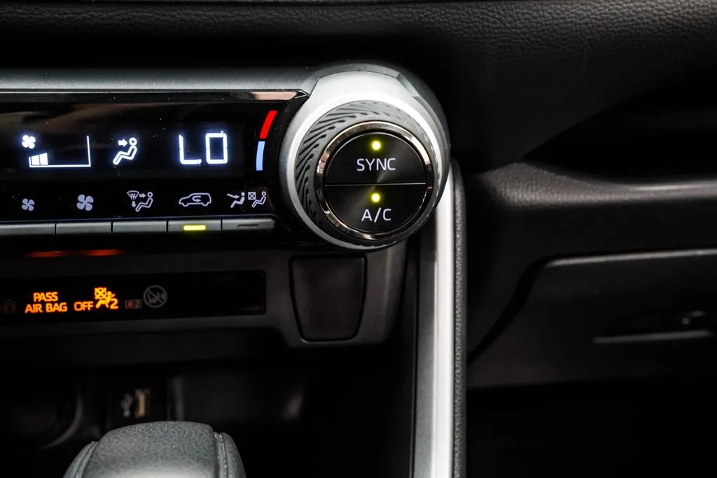 2025 Toyota RAV4 Hybrid XLE, photo 28