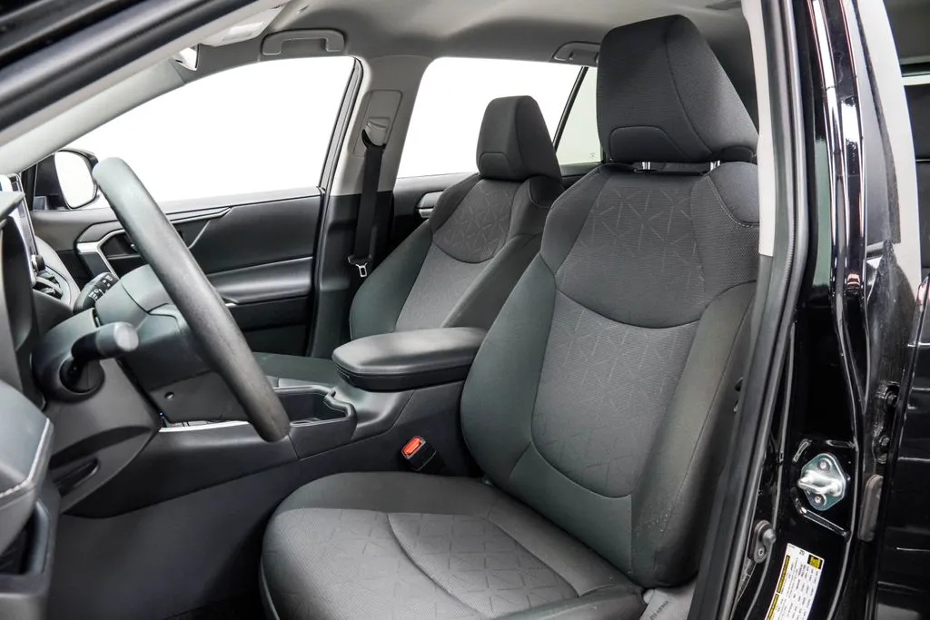 2025 Toyota RAV4 Hybrid XLE, photo 15