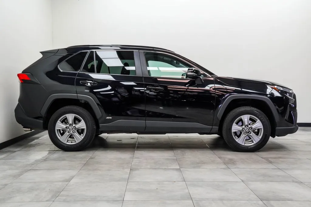 2025 Toyota RAV4 Hybrid XLE, photo 6