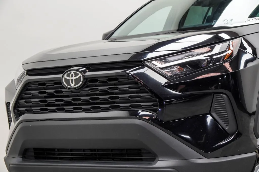 2025 Toyota RAV4 Hybrid XLE, photo 2