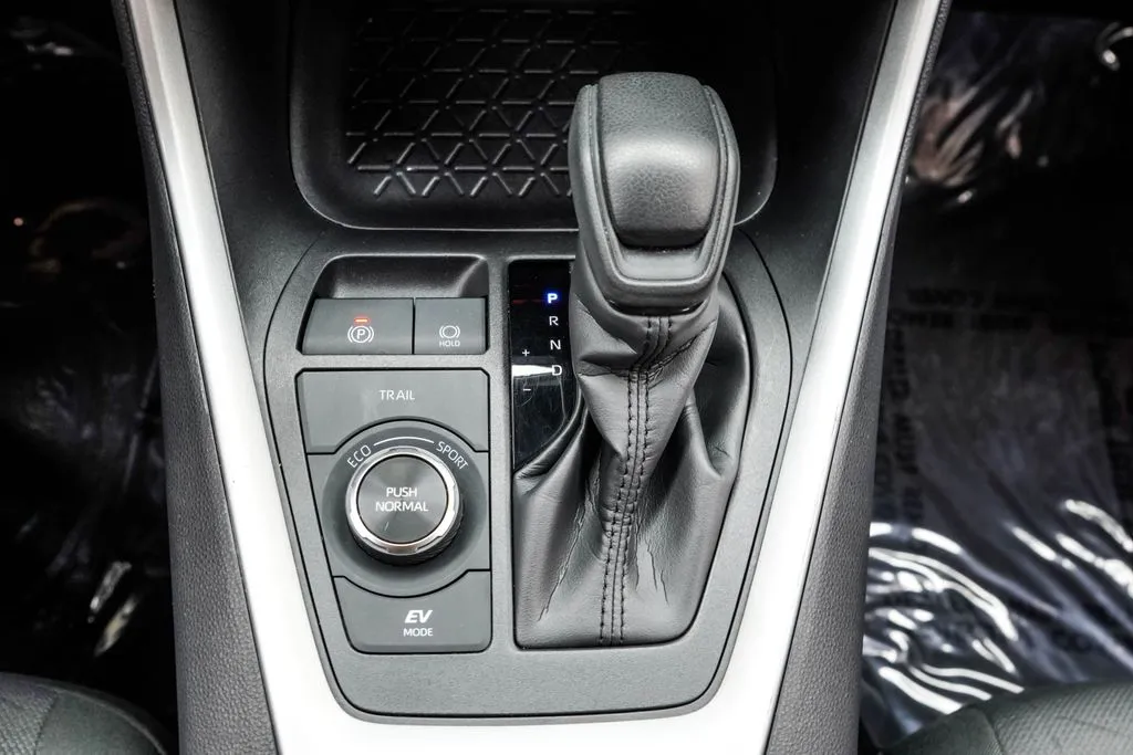 2025 Toyota RAV4 Hybrid XLE, photo 24
