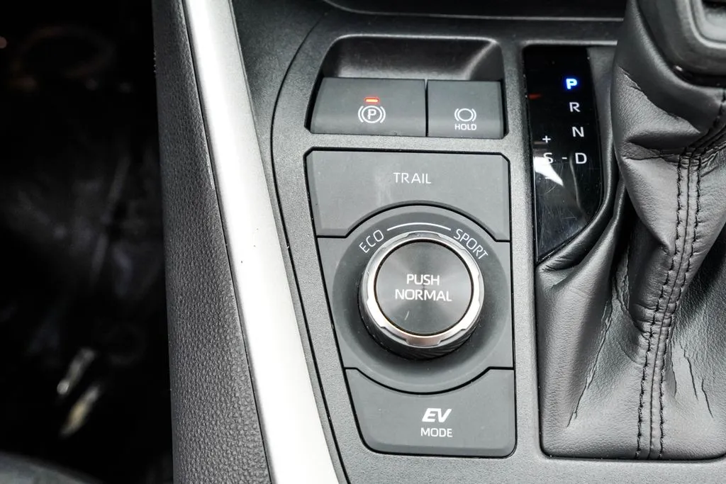 2025 Toyota RAV4 Hybrid XLE, photo 25