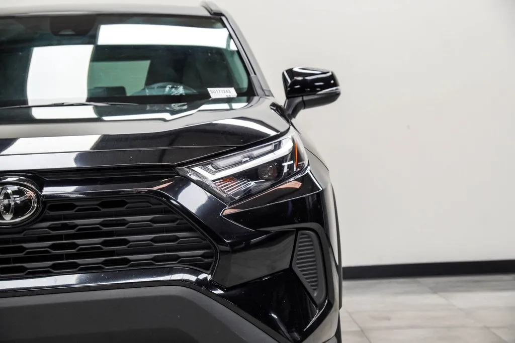 2025 Toyota RAV4 Hybrid XLE, photo 7