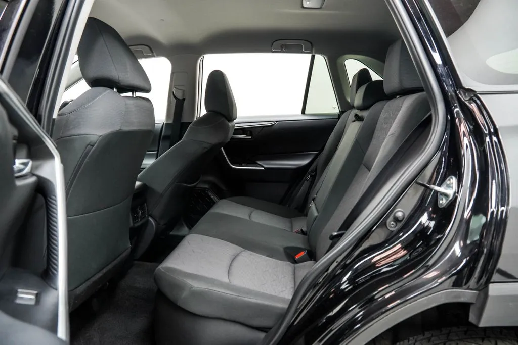 2025 Toyota RAV4 Hybrid XLE, photo 18