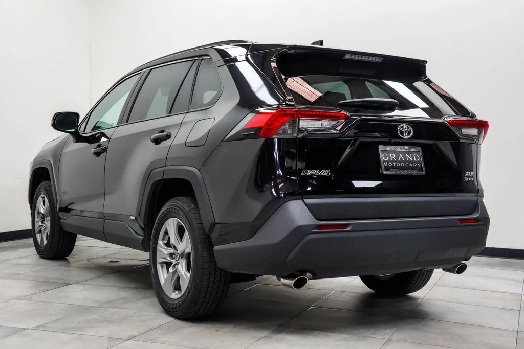2025 Toyota RAV4 Hybrid XLE, photo 11